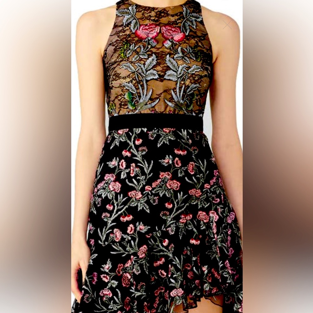 Monique Lhullier hotty! Grab this gorgeous designer chic cocktail dress size 12